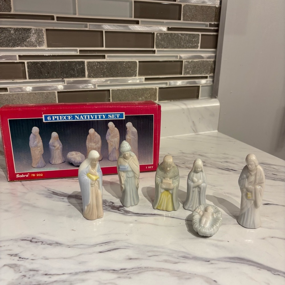 Vintage Miniature Nativity set in original box